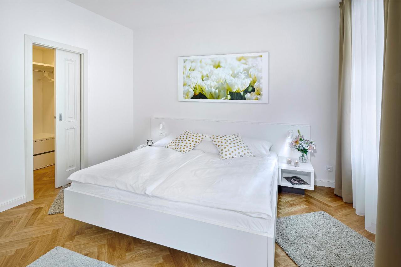 Downtown Suites Mala Strana Прага Екстериор снимка
